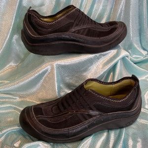 Privó‎ size 8 black walking shoes. Super comfy. Laceless slip-on. Black Fc 2